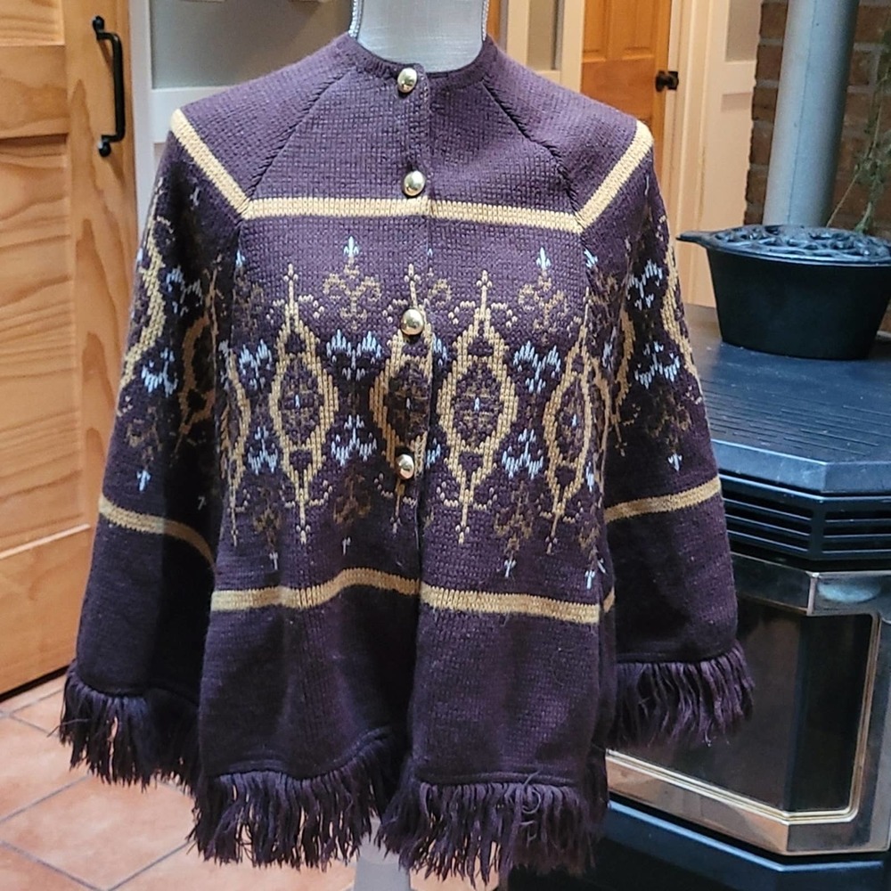 Vintage knit cape